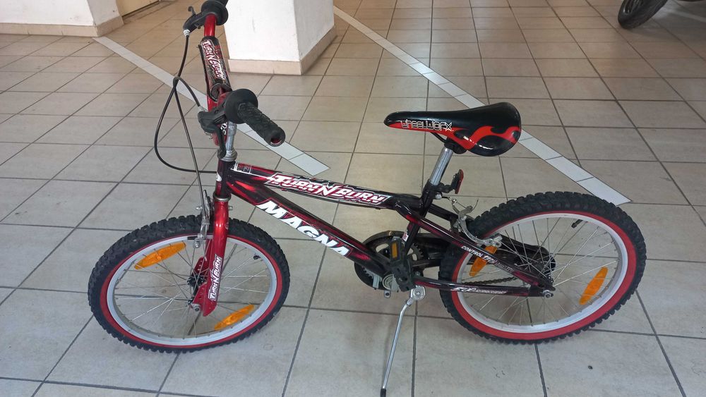 Bicicleta BMX Magna quase nova