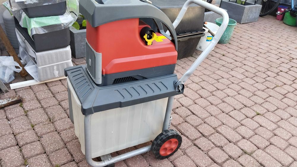 Rozdrabniacz - rębak, ogrodowy, elektryczy, Duża moc 2500W.