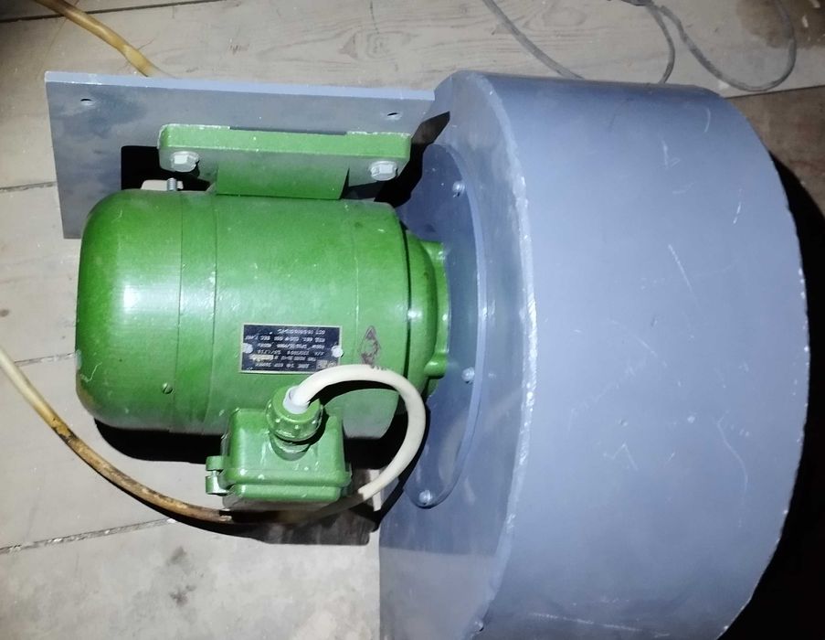 Вентилятор витяжний на віброопорі