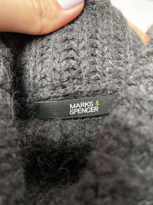 Długi sweter z asymeteycznym wykonczeniem Marks&Spencer