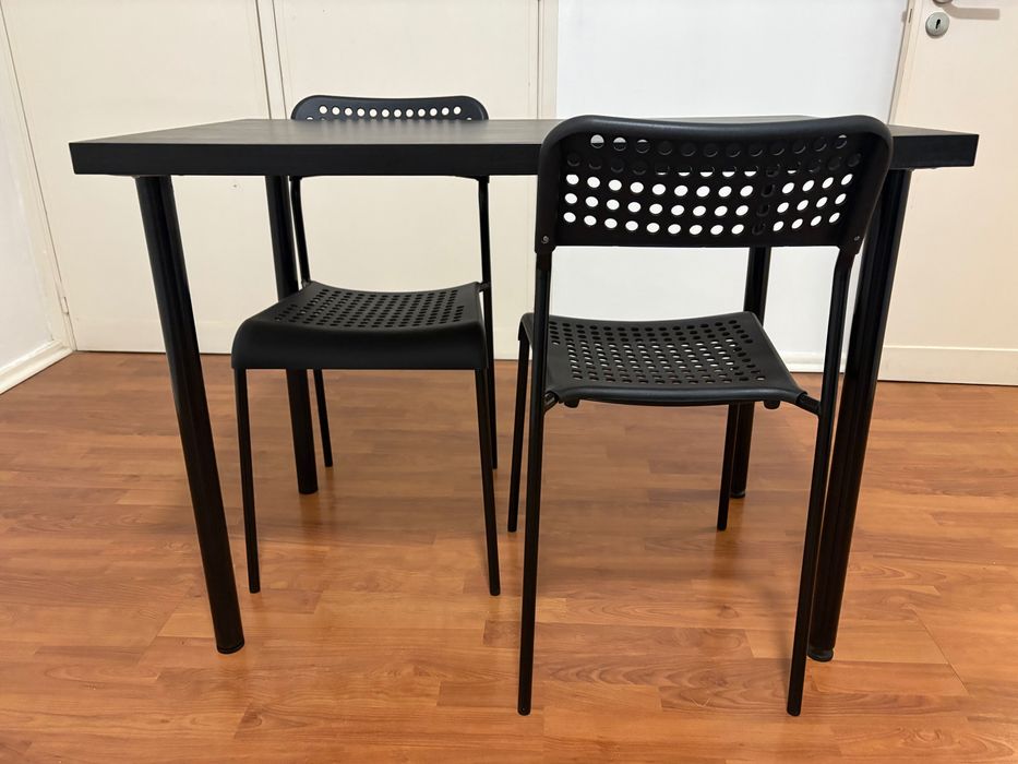 Conjunto mesa e duas cadeiras