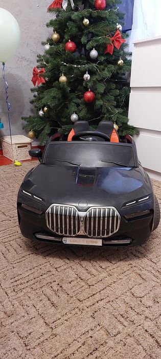 Дитячий електромобіль