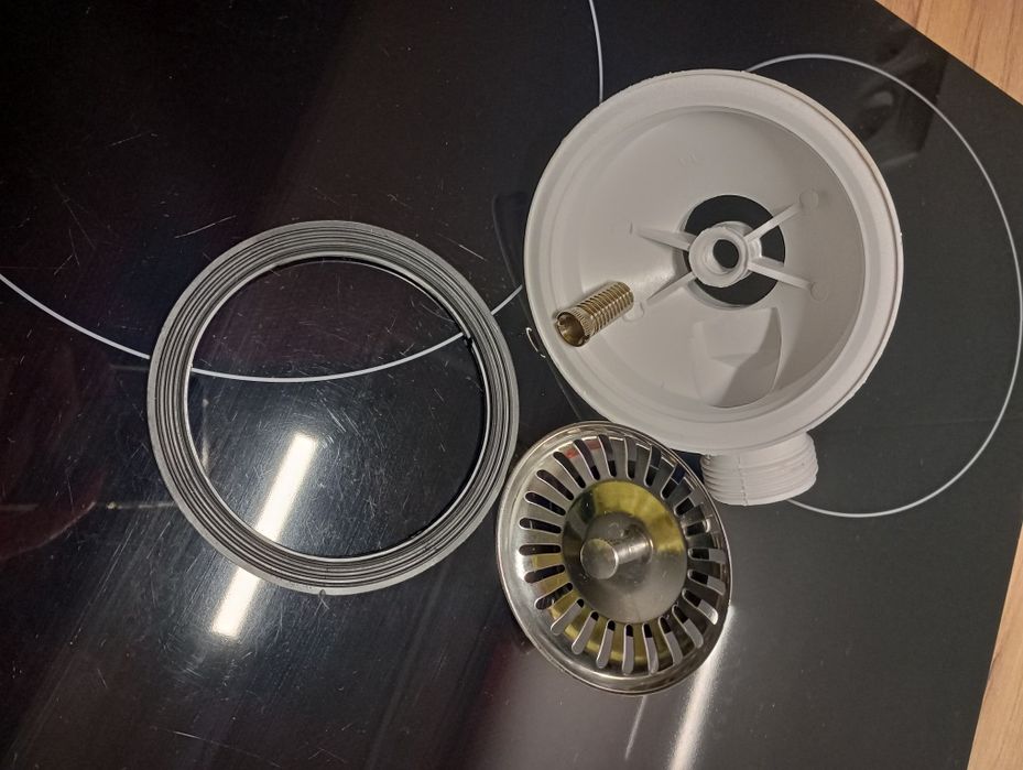 Korek-sitko do zlewu i gardziel