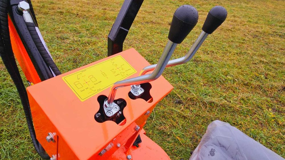 Mini Koparka Spalinowa 360°, Do samochodu na hak/ATV, 15 KM,RATY 0%
