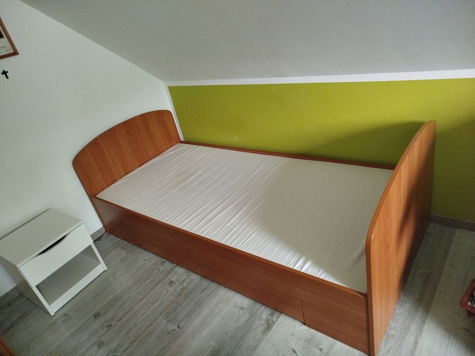 Łóżko jednoosobowe