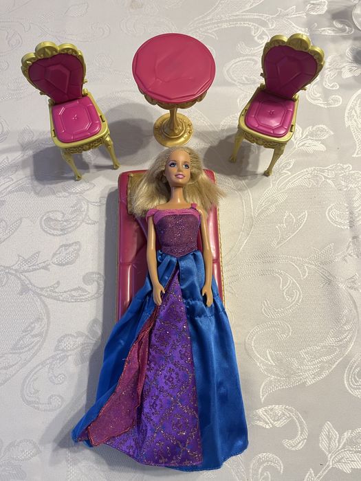 Lalka Barbie i mebelki