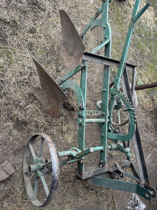 Плуг кіний двокорпусний