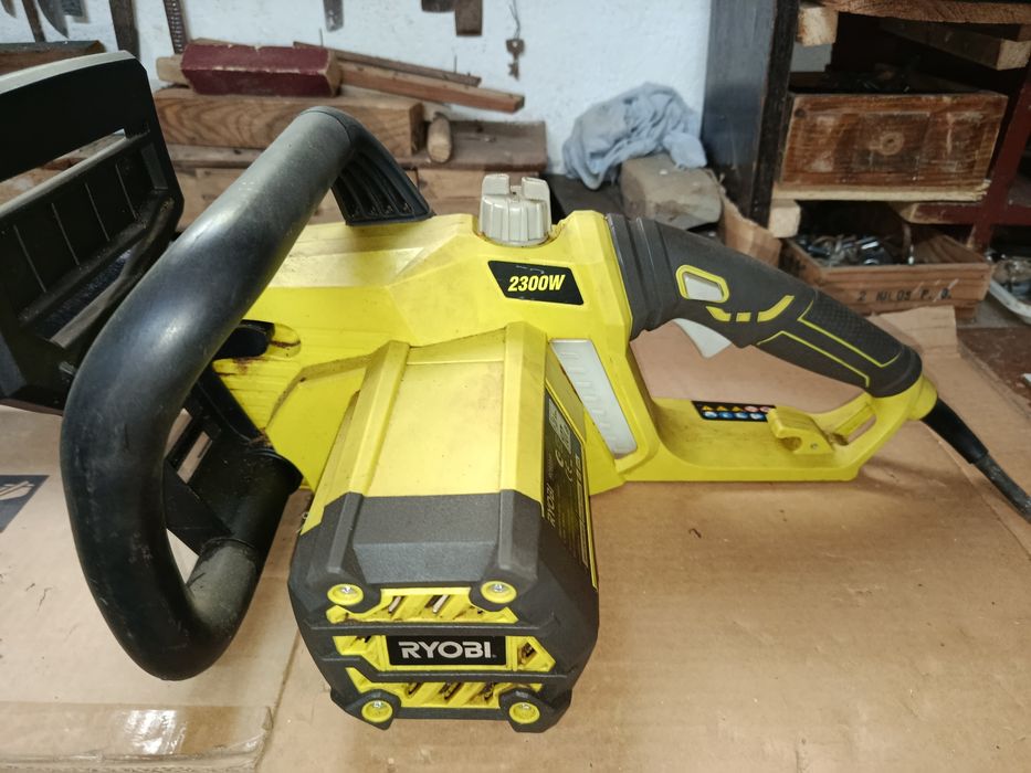 Motosserra Elétrica Ryobi 2300W (Lâmina 40cm) – Como Nova