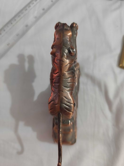 Isqueiro de metal com tigre de Bengala 17 centímetros