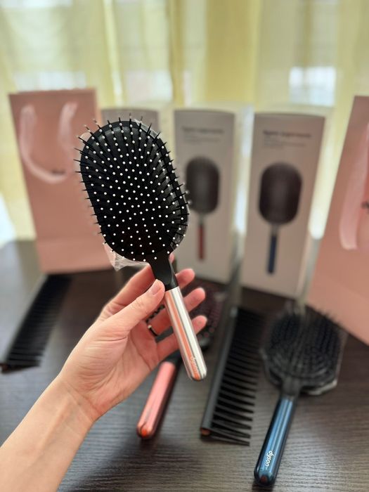 Подарункове пакування!Набір щіток Dyson 2 предемети , щітка та гребінь