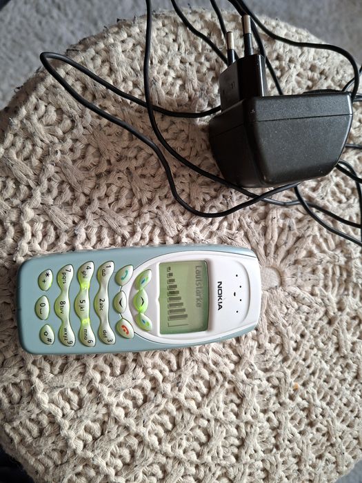 Nokia 3410 z ładowarką