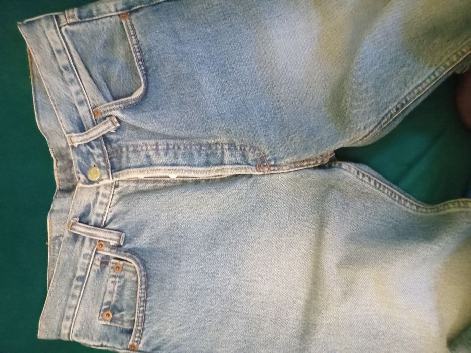 Продам нові  джинси Levi's 30/32