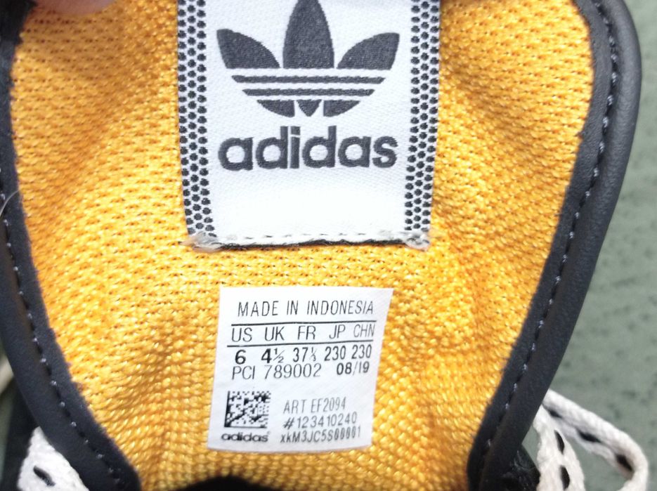 Кроссовки кожаные Adidas оригинал размер-37 по факту стелька- 23,5см