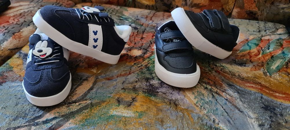 Sapatilhas bebé novas