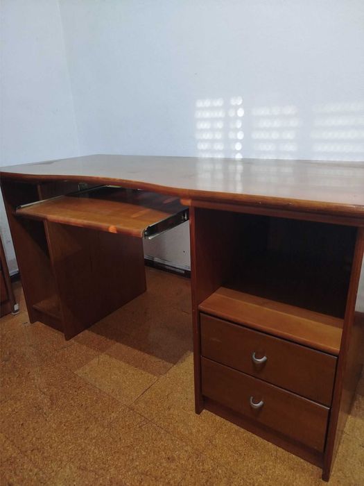 Mobilia de quarto e Secretária