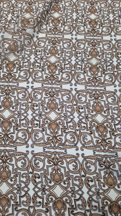 Szyfon biały wzór szer.150 cm.