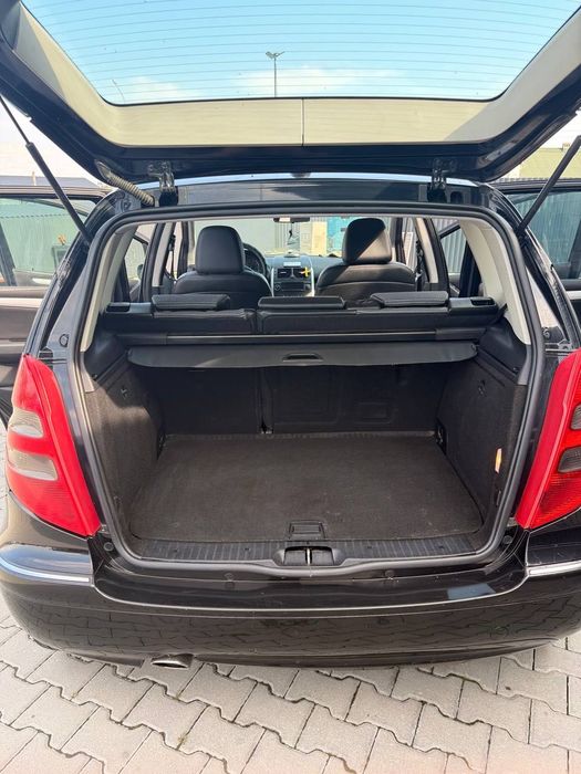 Машина Mercedes a-150
