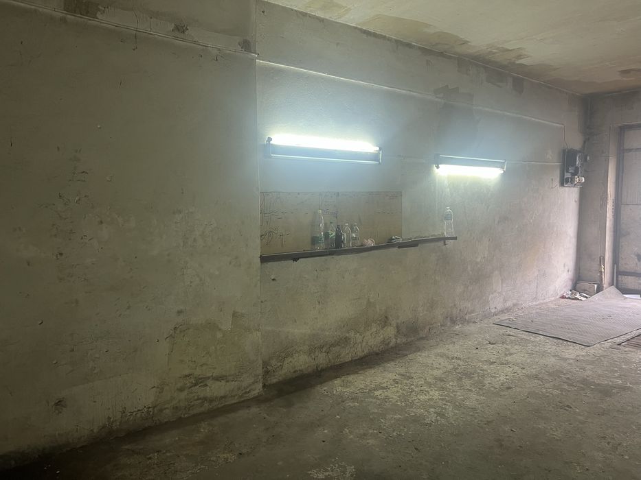 Продам три гаражі разом вул. Сухоярська. 200 м.кв. Під СТО, виробництво