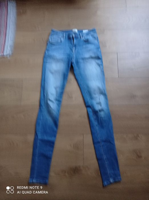 Damskie jeansy .