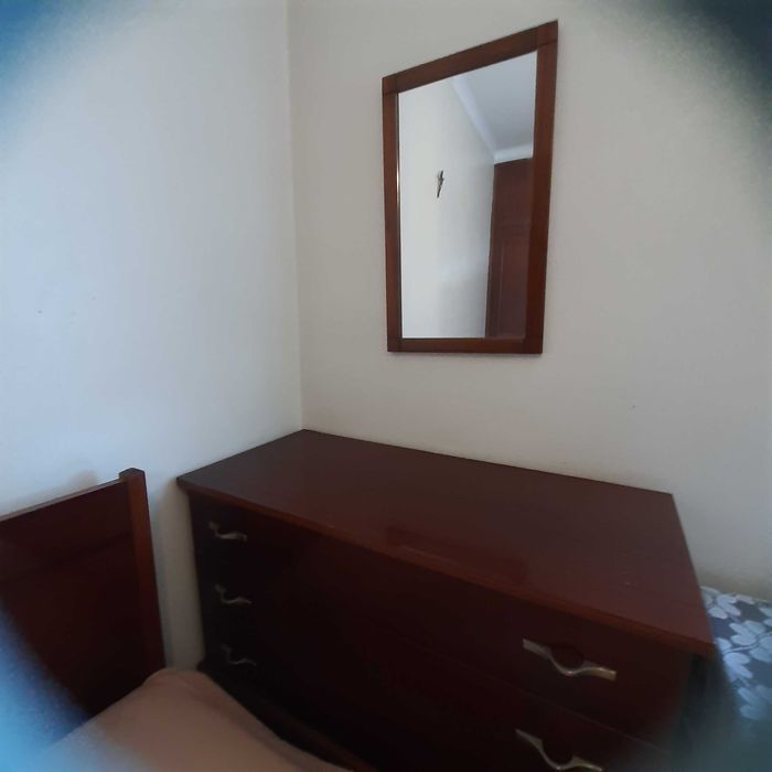 Quarto com cama+ mesa de cabeceira+ cómoda + espelho