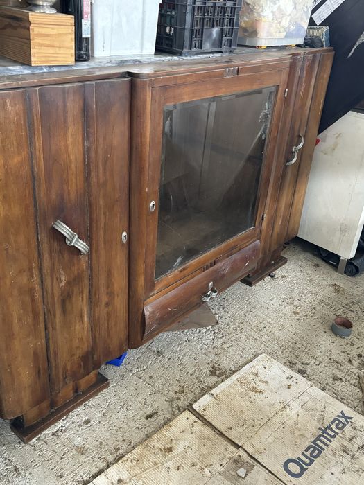 Aparador antigo com gavestas