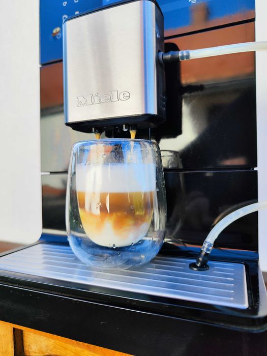 Кавомашина кавоварка MIELE CM 5300