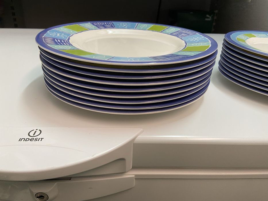Pratos rasos e pratos de sopa nunca foram usados