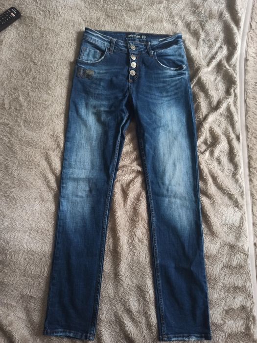 Жіночі джинси бойфренд