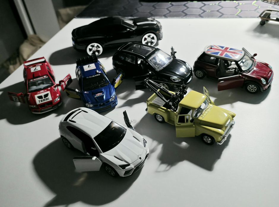 Modele Aut x6 szt. Stany idealne. Gratis.