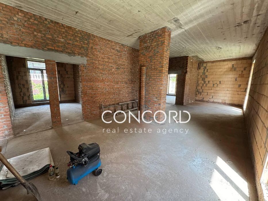 Оболонь. КМ "Чорнобилець-Оболонь", 6-та Лінія, 13. Продам будинок