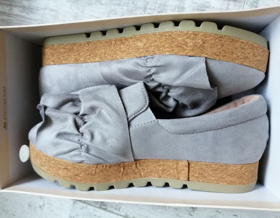 Nowe espadryle damskie rozmiar 37 z ozdobnymi falbanami
