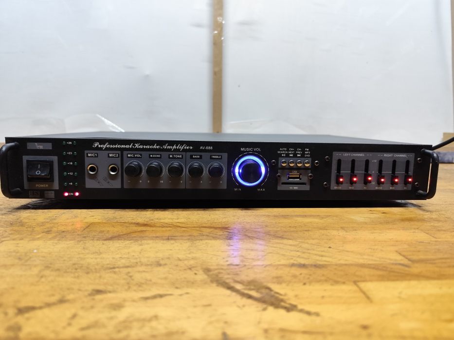 wzmacniacza karaoke Voice Kraft AV-688,