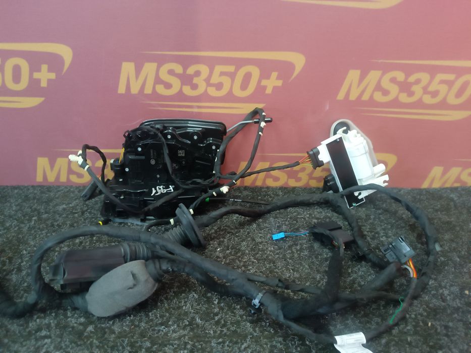 Замок двери передней правой BMW X5M F95 бмв х5м ф95 розборка шрот запчастини Замок двери передней правой 51217477702