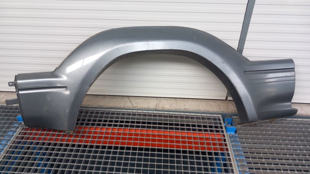 Revestimento do guarda lamas traseiro direito Toyota Land Cruiser
