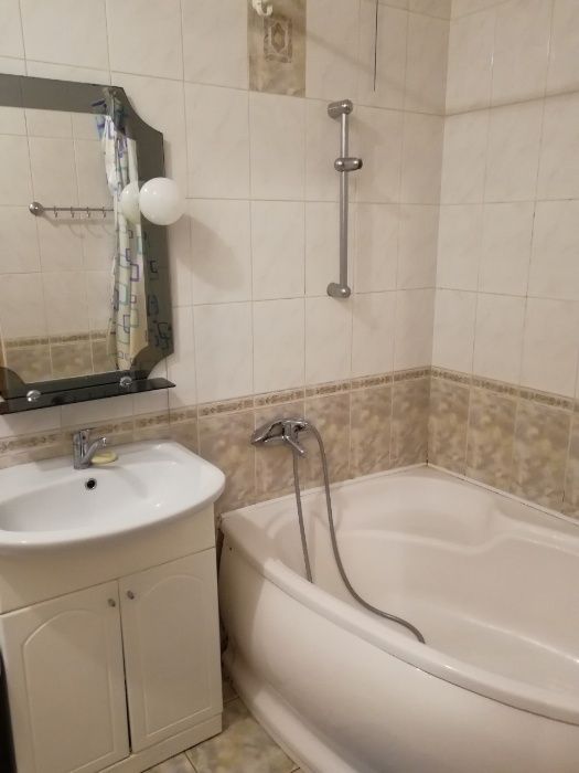 Посуточно двухкомнатная зади отеля Надия. Центр. Отчетные документыи