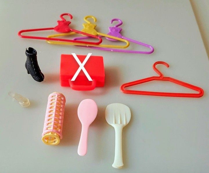 Acessórios de bonecas antigas.A partir de 0,50€. €.