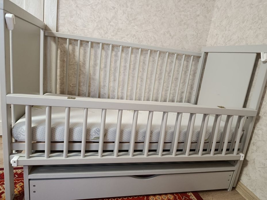 Дитяче ліжечко з маятником.Стан нового