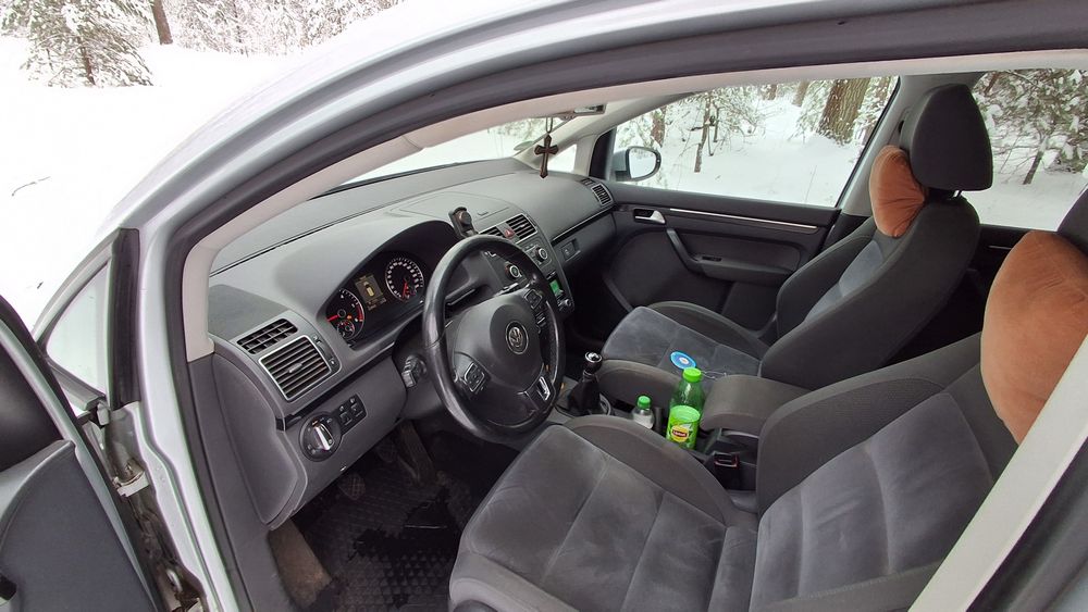 Продам wv  Touran 2.0 TDI  2011 року .