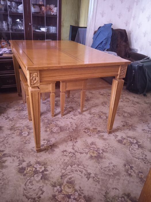 Стол обеденный 1300 х 850 х 750  В таком качестве, изделий очень мало.