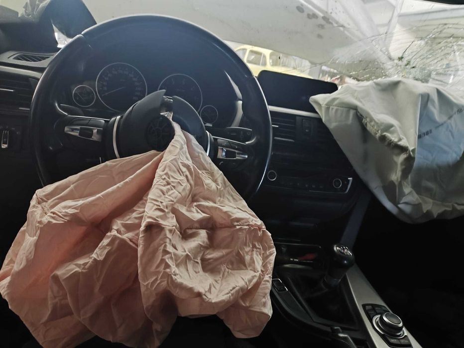 BMW 318D PACK M Acidentado