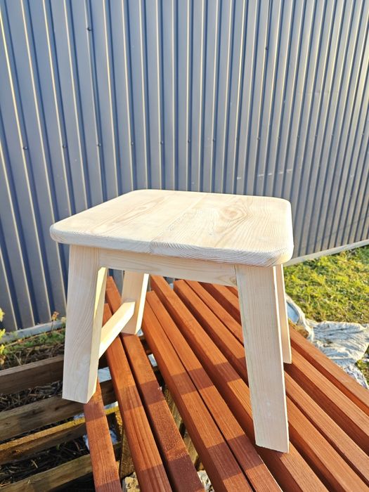 Taborety drewniane