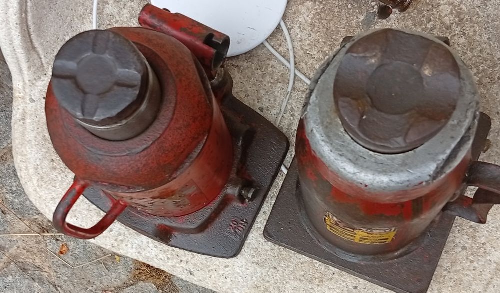 Par de Macacos Hidráulicos de Garrafa 20 Toneladas