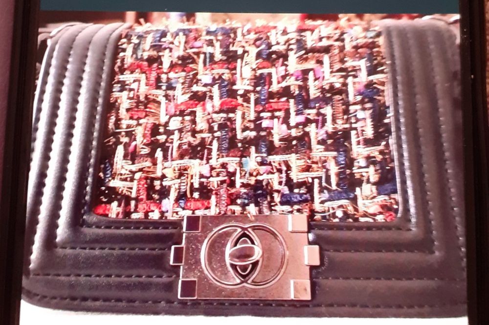 Новая стильная сумка через плечо.