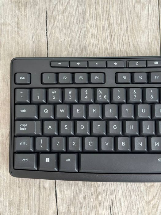 Комплект (клавіатура, миша) Logitech MK295 Wireless Combo Black NL