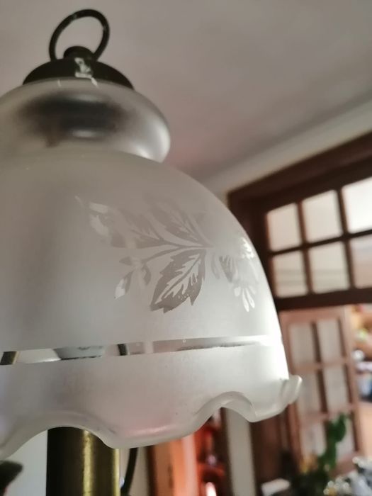 Candeeiro suspenso de latão com 6 abajour de vidro