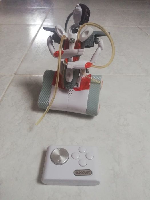 Robo telecomandado da mecano