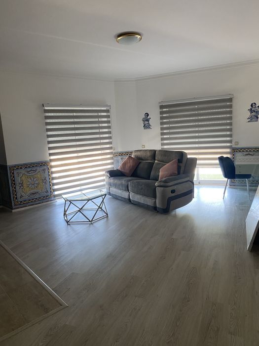 Apartamento T3  zona Ribeirinha  Baixa Banheira Frente as piscinas municipais , com AR Condicionado e todo mobilado e com cozinha totalmente equipada