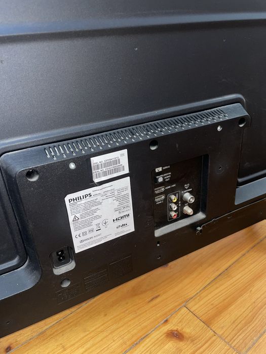 Телевізор PHILIPS  рідкокристалічний модель : 32PHS411212
