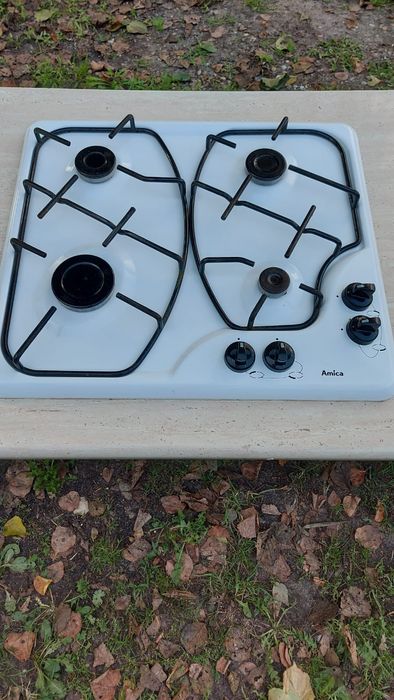 Blat kuchenny ze zlewem i kuchenką gazową