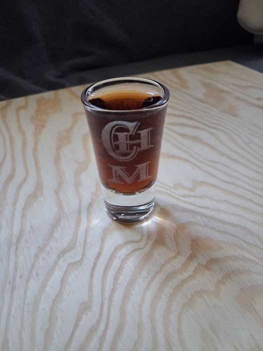 Grawerowanie szkła szklanek szyb